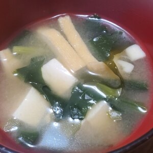 ほうれん草と豆腐とえのき茸の味噌汁